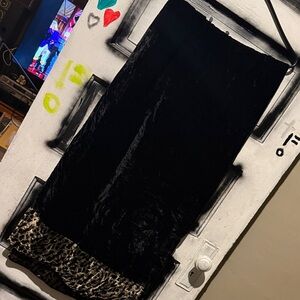 Versace Black and Leopard Print Scarf exquisite black and gold velvet ❤️